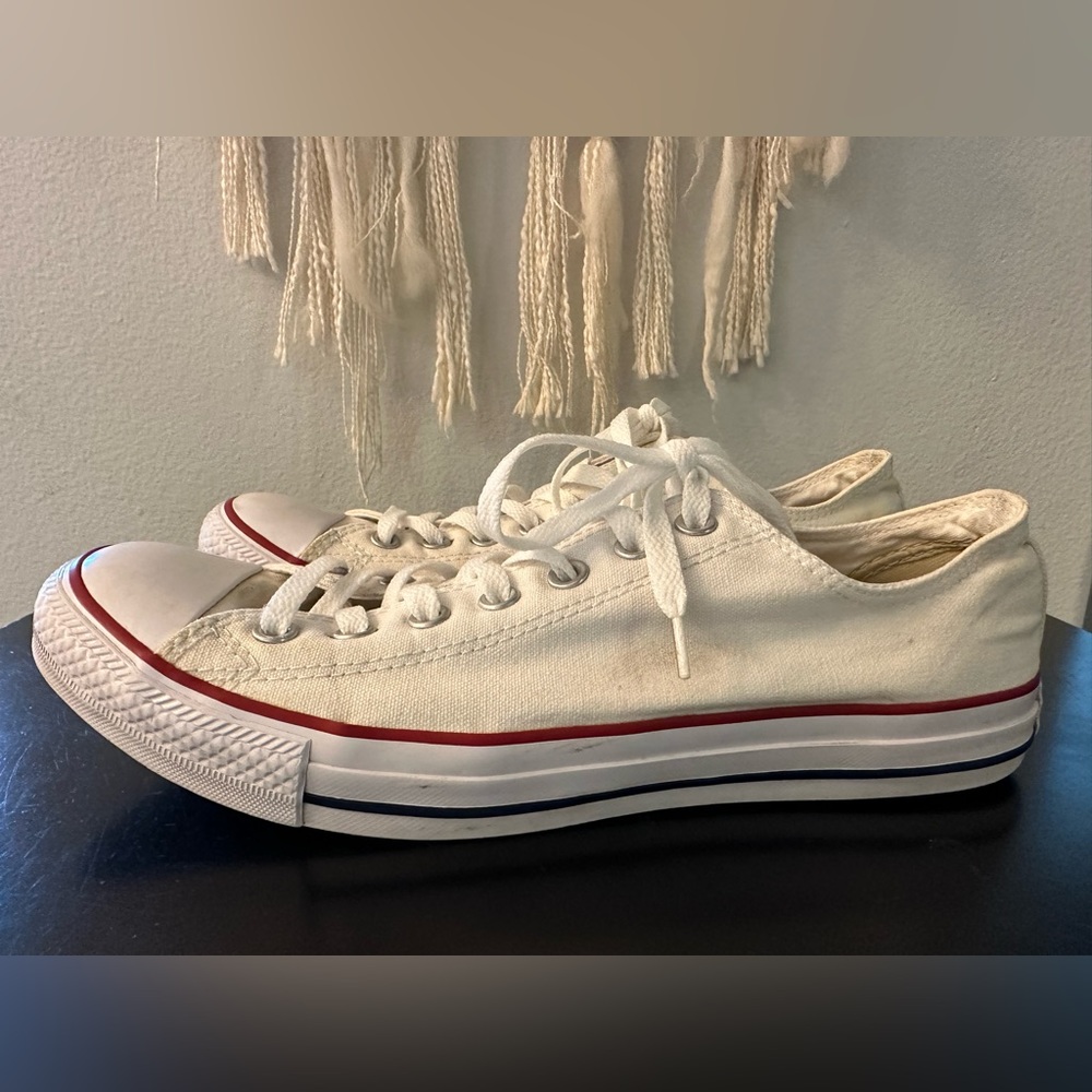 Men’s white Converse size 10.5